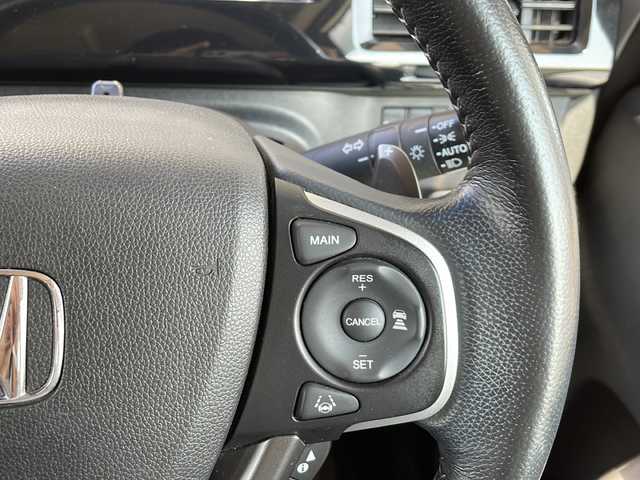 ホンダ ステップワゴン スパーダ クールスピリット 静岡県 2015(平27)年 6.9万km ホワイトオーキッドパール 純正SDナビ/・CD/・DVD/・フルセグＴＶ/・Bluetooth/・HDMI/・AM/・FM/主要装備/・両側パワスラ/・後席モニター/・ホンダセンシング/・衝突軽減/・レーンキープ/・追従クルコン/・コーナーセンサー前後/・バックカメラ/・ドラレコ前/・ビルトインＥＴＣ/・ハーフレザーシート/・シートヒーター/・ヒーテッドドアミラー/・パドルシフト/・純正フロアマット/・純正アルミホイール