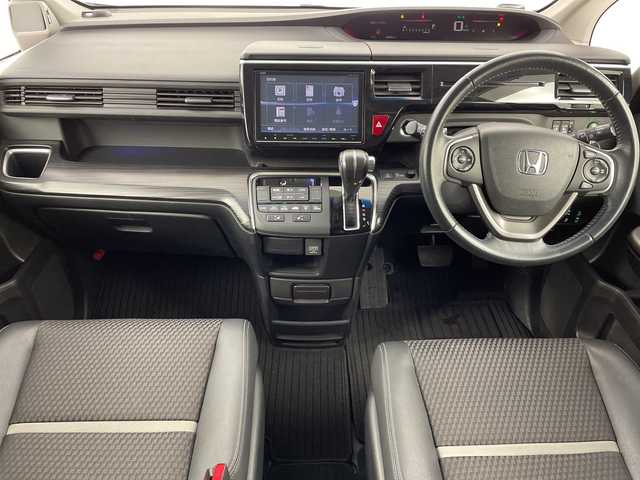 ホンダ ステップワゴン スパーダ クールスピリット 大阪府 2015(平27)年 6.9万km ホワイトオーキッドパール 禁煙車/ホンダセンシング/　・衝突軽減ブレーキ/　・誤発進抑制機能/　・歩行者事故軽減ステアリング/　・路外逸脱抑制機能/　・アダプティブ・クルーズ・コントロール/　・車線維持支援システム/　・先行車発進お知らせ機能/　・標識認識機能/純正ナビ/　（Bluetooth/CD/DVD）/フルセグTV/バックカメラ/両側パワースライドドア/ハーフレザーシート/シートヒーター/LEDヘッドライト/オートライト/フォグランプ/純正17インチアルミホイール/革巻きステアリング/スマートキー/ETC