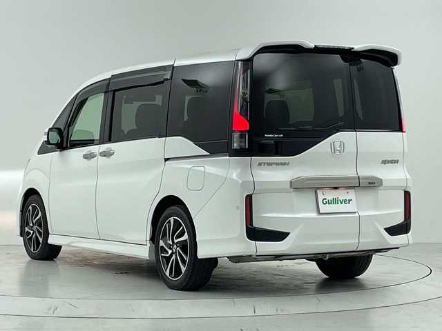 ホンダ ステップワゴン スパーダ クールスピリット 大阪府 2015(平27)年 6.9万km ホワイトオーキッドパール 禁煙車/ホンダセンシング/　・衝突軽減ブレーキ/　・誤発進抑制機能/　・歩行者事故軽減ステアリング/　・路外逸脱抑制機能/　・アダプティブ・クルーズ・コントロール/　・車線維持支援システム/　・先行車発進お知らせ機能/　・標識認識機能/純正ナビ/　（Bluetooth/CD/DVD）/フルセグTV/バックカメラ/両側パワースライドドア/ハーフレザーシート/シートヒーター/LEDヘッドライト/オートライト/フォグランプ/純正17インチアルミホイール/革巻きステアリング/スマートキー/ETC