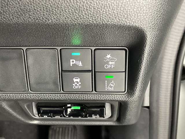 ホンダ ステップワゴン スパーダ クールスピリット 大阪府 2015(平27)年 6.9万km ホワイトオーキッドパール 禁煙車/ホンダセンシング/　・衝突軽減ブレーキ/　・誤発進抑制機能/　・歩行者事故軽減ステアリング/　・路外逸脱抑制機能/　・アダプティブ・クルーズ・コントロール/　・車線維持支援システム/　・先行車発進お知らせ機能/　・標識認識機能/純正ナビ/　（Bluetooth/CD/DVD）/フルセグTV/バックカメラ/両側パワースライドドア/ハーフレザーシート/シートヒーター/LEDヘッドライト/オートライト/フォグランプ/純正17インチアルミホイール/革巻きステアリング/スマートキー/ETC