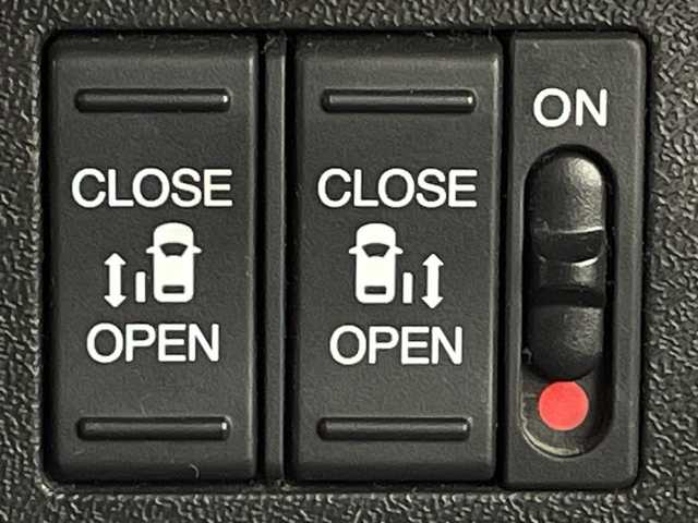 ホンダ ステップワゴン スパーダ クールスピリット 大阪府 2015(平27)年 6.9万km ホワイトオーキッドパール 禁煙車/ホンダセンシング/　・衝突軽減ブレーキ/　・誤発進抑制機能/　・歩行者事故軽減ステアリング/　・路外逸脱抑制機能/　・アダプティブ・クルーズ・コントロール/　・車線維持支援システム/　・先行車発進お知らせ機能/　・標識認識機能/純正ナビ/　（Bluetooth/CD/DVD）/フルセグTV/バックカメラ/両側パワースライドドア/ハーフレザーシート/シートヒーター/LEDヘッドライト/オートライト/フォグランプ/純正17インチアルミホイール/革巻きステアリング/スマートキー/ETC