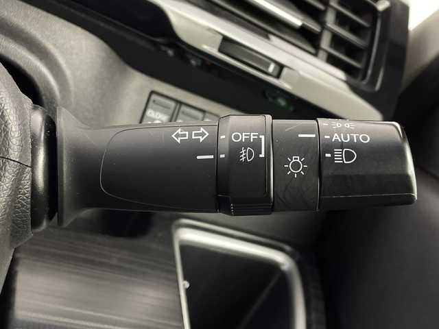 ホンダ ステップワゴン スパーダ クールスピリット 大阪府 2015(平27)年 6.9万km ホワイトオーキッドパール 禁煙車/ホンダセンシング/　・衝突軽減ブレーキ/　・誤発進抑制機能/　・歩行者事故軽減ステアリング/　・路外逸脱抑制機能/　・アダプティブ・クルーズ・コントロール/　・車線維持支援システム/　・先行車発進お知らせ機能/　・標識認識機能/純正ナビ/　（Bluetooth/CD/DVD）/フルセグTV/バックカメラ/両側パワースライドドア/ハーフレザーシート/シートヒーター/LEDヘッドライト/オートライト/フォグランプ/純正17インチアルミホイール/革巻きステアリング/スマートキー/ETC