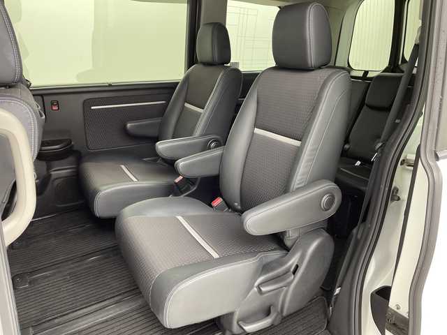 ホンダ ステップワゴン スパーダ クールスピリット 大阪府 2015(平27)年 6.9万km ホワイトオーキッドパール 禁煙車/ホンダセンシング/　・衝突軽減ブレーキ/　・誤発進抑制機能/　・歩行者事故軽減ステアリング/　・路外逸脱抑制機能/　・アダプティブ・クルーズ・コントロール/　・車線維持支援システム/　・先行車発進お知らせ機能/　・標識認識機能/純正ナビ/　（Bluetooth/CD/DVD）/フルセグTV/バックカメラ/両側パワースライドドア/ハーフレザーシート/シートヒーター/LEDヘッドライト/オートライト/フォグランプ/純正17インチアルミホイール/革巻きステアリング/スマートキー/ETC