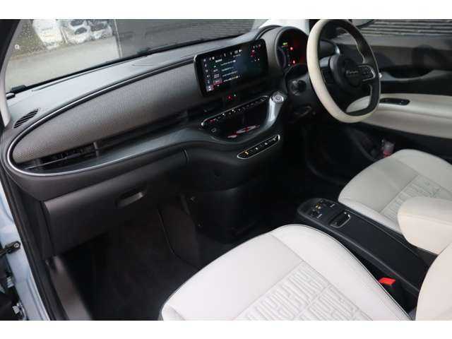 フィアット ５００ｅ アイコン 大分県 2023(令5)年 0.5万km 青 ワンオーナー/衝突被害軽減ブレーキ/アダプティブクルーズコントロール/ブラインドスポットモニター/レーンキーピングアシスト/ガラスルーフ/UConnect/ＣａｒＰｌａｙ/DTV/Bluetooth/ワイヤレスチャージャー/バックカメラ/FIATモノグラムエコレザーシート/シートヒーター/ＬＥＤヘッドライト/オートハイビーム/Hold And Go/純正１７インチＡＷ/ＥＴＣ