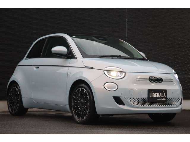 フィアット ５００ｅ アイコン 大分県 2023(令5)年 0.5万km 青 ワンオーナー/衝突被害軽減ブレーキ/アダプティブクルーズコントロール/ブラインドスポットモニター/レーンキーピングアシスト/ガラスルーフ/UConnect/ＣａｒＰｌａｙ/DTV/Bluetooth/ワイヤレスチャージャー/バックカメラ/FIATモノグラムエコレザーシート/シートヒーター/ＬＥＤヘッドライト/オートハイビーム/Hold And Go/純正１７インチＡＷ/ＥＴＣ