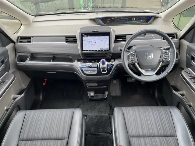 ホンダ フリード ハイブリット EX 東京都 2018(平30)年 7.7万km ホワイトオーキッドパール Honda SENSING/・衝突軽減ブレーキ/・誤発進抑制機能/・路外逸脱抑制機能/・アダプティブクルーズコントロール/・車線維持支援システム/・先行車発進お知らせ機能/プッシュスタート/寒冷地/コンフォートビューパッケージ/純正9インチナビ/フルセグTV/バックカメラ/ビルトインETC/ドライブレコーダー/両側パワースライドドア/ハーフレザーシート/シートヒーター/後席ロールサンシェード/LEDヘッドライト/ドアバイザー/スマートキー/15インチ純正アルミホイール
