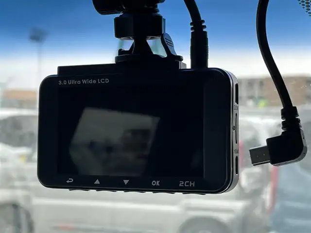 ホンダ フリード ハイブリット EX 東京都 2018(平30)年 7.7万km ホワイトオーキッドパール Honda SENSING/・衝突軽減ブレーキ/・誤発進抑制機能/・路外逸脱抑制機能/・アダプティブクルーズコントロール/・車線維持支援システム/・先行車発進お知らせ機能/プッシュスタート/寒冷地/コンフォートビューパッケージ/純正9インチナビ/フルセグTV/バックカメラ/ビルトインETC/ドライブレコーダー/両側パワースライドドア/ハーフレザーシート/シートヒーター/後席ロールサンシェード/LEDヘッドライト/ドアバイザー/スマートキー/15インチ純正アルミホイール