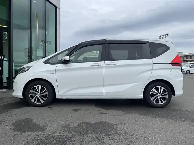ホンダ フリード ハイブリット EX 東京都 2018(平30)年 7.7万km ホワイトオーキッドパール Honda SENSING/・衝突軽減ブレーキ/・誤発進抑制機能/・路外逸脱抑制機能/・アダプティブクルーズコントロール/・車線維持支援システム/・先行車発進お知らせ機能/プッシュスタート/寒冷地/コンフォートビューパッケージ/純正9インチナビ/フルセグTV/バックカメラ/ビルトインETC/ドライブレコーダー/両側パワースライドドア/ハーフレザーシート/シートヒーター/後席ロールサンシェード/LEDヘッドライト/ドアバイザー/スマートキー/15インチ純正アルミホイール