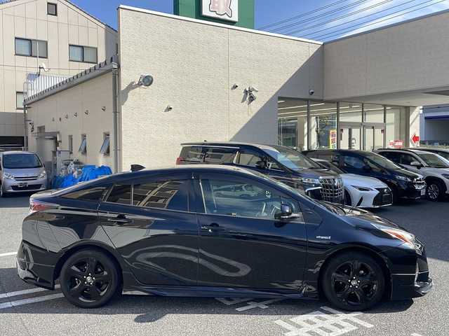 トヨタ プリウス S ツーリングセレクション 沖縄県 2017(平29)年 9.5万km アティチュードブラックマイカ /登録時走行距離/　　　　　　　95078キロ/社外ナビ/バックカメラ/地デジ/黒革シート/シートヒーター/PCS/モデリスタエアロ/ビルトインETC/新車時整備手帳/　　【保証書】/取扱説明書/