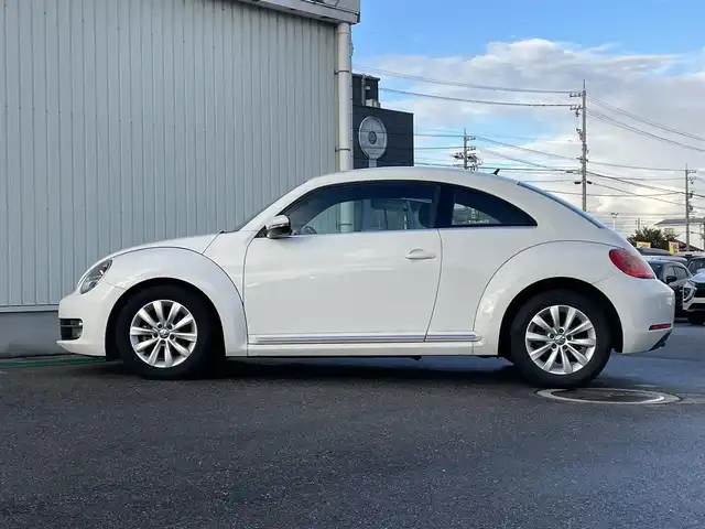 フォルクスワーゲン ザ・ビートル デザイン 富山県 2013(平25)年 7.5万km キャンディホワイト 〇純正ナビ/〇フルセグTV/〇ETC/〇横滑り防止装置/〇フロントフォグランプ/〇マニュアルエアコン/〇革巻きステアリングホイール/〇ブラックファブリックシート/〇純正16インチアルミホイール/〇リモコンキー/〇禁煙車