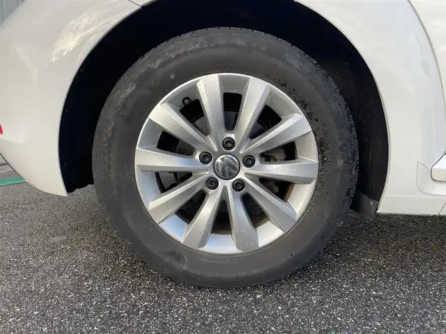 フォルクスワーゲン ザ・ビートル デザイン 富山県 2013(平25)年 7.5万km キャンディホワイト 〇純正ナビ/〇フルセグTV/〇ETC/〇横滑り防止装置/〇フロントフォグランプ/〇マニュアルエアコン/〇革巻きステアリングホイール/〇ブラックファブリックシート/〇純正16インチアルミホイール/〇リモコンキー/〇禁煙車