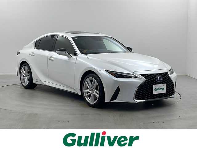 レクサス ＩＳ 300h 栃木県 2022(令4)年 1.2万km ソニッククォーツ ワンオーナー/トヨタセーフティセンス/・プリクラッシュセーフティ/・レーントレーシングアシスト/・レーンディパーチャーアラート/・ロードサインアシスト/・レーダークルーズコントロール/・オートマチックハイビーム/・先行車発進アラーム/・プロアクティブドライビングアシスト/・レーンチェンジアシスト/純正ナビ/（CD/DVD/BT/TV/AM/FM/SD)/サンルーフ/キャメル革合皮レザーシート/シートヒーター/パドルシフト/パノラミックビューモニター/パワーシート/ブラインドスポットモニター/LEDヘッドライト/オートエアコン/オートワイパー/スマートキー/プッシュスタート/電動格納ミラー