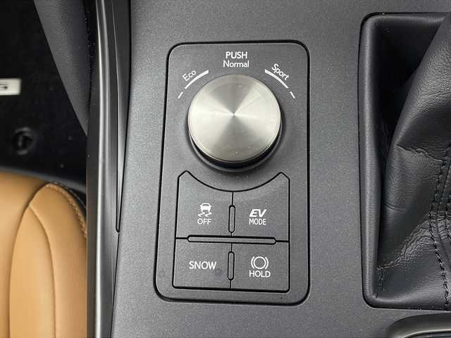 レクサス ＩＳ 300h 栃木県 2022(令4)年 1.2万km ソニッククォーツ ワンオーナー/トヨタセーフティセンス/・プリクラッシュセーフティ/・レーントレーシングアシスト/・レーンディパーチャーアラート/・ロードサインアシスト/・レーダークルーズコントロール/・オートマチックハイビーム/・先行車発進アラーム/・プロアクティブドライビングアシスト/・レーンチェンジアシスト/純正ナビ/（CD/DVD/BT/TV/AM/FM/SD)/サンルーフ/キャメル革合皮レザーシート/シートヒーター/パドルシフト/パノラミックビューモニター/パワーシート/ブラインドスポットモニター/LEDヘッドライト/オートエアコン/オートワイパー/スマートキー/プッシュスタート/電動格納ミラー