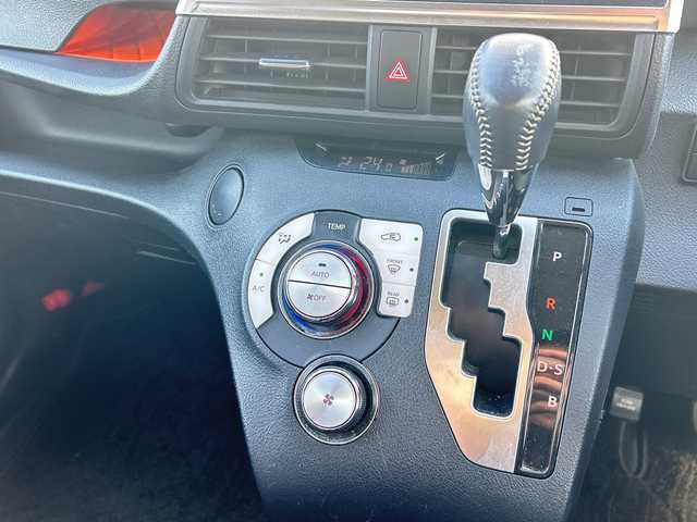 トヨタ シエンタ G 千葉県 2016(平28)年 10.8万km ブラックマイカ ワンオーナー　純正ナビNSZT-W66T　両側パワースライドドア　バックカメラ　純正フリップダウンモニター　ＢＴ　ＥＴＣ　オートマチックハイビーム　Ｗエアバッグ　プッシュスタート　スマートキー　マット