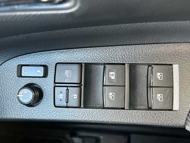 トヨタ シエンタ G 千葉県 2016(平28)年 10.8万km ブラックマイカ ワンオーナー　純正ナビNSZT-W66T　両側パワースライドドア　バックカメラ　純正フリップダウンモニター　ＢＴ　ＥＴＣ　オートマチックハイビーム　Ｗエアバッグ　プッシュスタート　スマートキー　マット