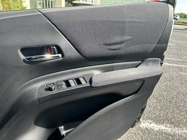 トヨタ シエンタ G 千葉県 2016(平28)年 10.8万km ブラックマイカ ワンオーナー　純正ナビNSZT-W66T　両側パワースライドドア　バックカメラ　純正フリップダウンモニター　ＢＴ　ＥＴＣ　オートマチックハイビーム　Ｗエアバッグ　プッシュスタート　スマートキー　マット