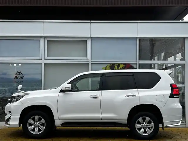 トヨタ ランドクルーザー プラド TX Lパッケージ 道北・旭川 2019(令1)年 8.1万km スーパーホワイトⅡ 純正9インチナビ/バックカメラ/フルセグTV/モデリスタエアロ/レザーシート/前席パワーシート/前席シートヒーター&クーラー/電動格納サードシート/LEDヘッドライト/プッシュスタート/スマートキー