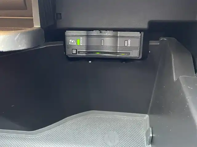 メルセデス・ベンツ ＧＬＢ２００ｄ AMGライン 東京都 2020(令2)年 3.6万km デジタルホワイト サンルーフ/純正ナビ（フルセグTV・Bluetooth・USB・AppleCarPlay・AndoroidoAuto）/アダプティブクルーズコントロール/パーキングアシスト/バックカメラ/全方位カメラ/BSM/ビルトインETC2.0/前席パワーシート/前席シートヒーター/電動リアゲート/コーナーセンサー/横滑り防止装置/衝突軽減ブレーキ/レーンキープアシスト/LEDオートライト/オートハイビーム/ルーフレール/純正フロアマット/3列シート/ハーフレザーシート/スマートキー/プッシュスタート/スペアキーｘ１/ターボ/アイドリングストップ