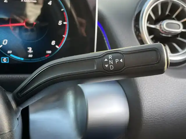 メルセデス・ベンツ ＧＬＢ２００ｄ AMGライン 東京都 2020(令2)年 3.6万km デジタルホワイト サンルーフ/純正ナビ（フルセグTV・Bluetooth・USB・AppleCarPlay・AndoroidoAuto）/アダプティブクルーズコントロール/パーキングアシスト/バックカメラ/全方位カメラ/BSM/ビルトインETC2.0/前席パワーシート/前席シートヒーター/電動リアゲート/コーナーセンサー/横滑り防止装置/衝突軽減ブレーキ/レーンキープアシスト/LEDオートライト/オートハイビーム/ルーフレール/純正フロアマット/3列シート/ハーフレザーシート/スマートキー/プッシュスタート/スペアキーｘ１/ターボ/アイドリングストップ