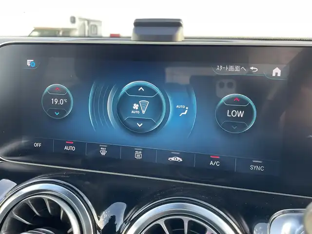 メルセデス・ベンツ ＧＬＢ２００ｄ AMGライン 東京都 2020(令2)年 3.6万km デジタルホワイト サンルーフ/純正ナビ（フルセグTV・Bluetooth・USB・AppleCarPlay・AndoroidoAuto）/アダプティブクルーズコントロール/パーキングアシスト/バックカメラ/全方位カメラ/BSM/ビルトインETC2.0/前席パワーシート/前席シートヒーター/電動リアゲート/コーナーセンサー/横滑り防止装置/衝突軽減ブレーキ/レーンキープアシスト/LEDオートライト/オートハイビーム/ルーフレール/純正フロアマット/3列シート/ハーフレザーシート/スマートキー/プッシュスタート/スペアキーｘ１/ターボ/アイドリングストップ