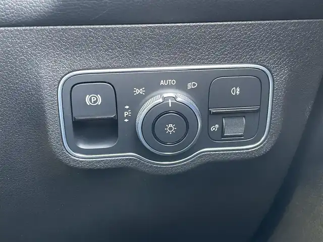 メルセデス・ベンツ ＧＬＢ２００ｄ AMGライン 東京都 2020(令2)年 3.6万km デジタルホワイト サンルーフ/純正ナビ（フルセグTV・Bluetooth・USB・AppleCarPlay・AndoroidoAuto）/アダプティブクルーズコントロール/パーキングアシスト/バックカメラ/全方位カメラ/BSM/ビルトインETC2.0/前席パワーシート/前席シートヒーター/電動リアゲート/コーナーセンサー/横滑り防止装置/衝突軽減ブレーキ/レーンキープアシスト/LEDオートライト/オートハイビーム/ルーフレール/純正フロアマット/3列シート/ハーフレザーシート/スマートキー/プッシュスタート/スペアキーｘ１/ターボ/アイドリングストップ