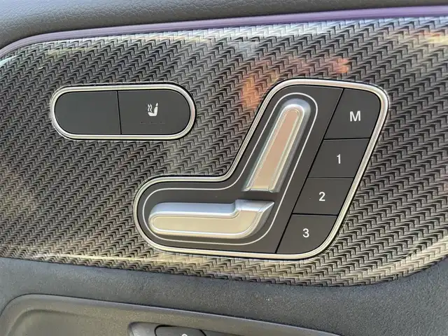 メルセデス・ベンツ ＧＬＢ２００ｄ AMGライン 東京都 2020(令2)年 3.6万km デジタルホワイト サンルーフ/純正ナビ（フルセグTV・Bluetooth・USB・AppleCarPlay・AndoroidoAuto）/アダプティブクルーズコントロール/パーキングアシスト/バックカメラ/全方位カメラ/BSM/ビルトインETC2.0/前席パワーシート/前席シートヒーター/電動リアゲート/コーナーセンサー/横滑り防止装置/衝突軽減ブレーキ/レーンキープアシスト/LEDオートライト/オートハイビーム/ルーフレール/純正フロアマット/3列シート/ハーフレザーシート/スマートキー/プッシュスタート/スペアキーｘ１/ターボ/アイドリングストップ