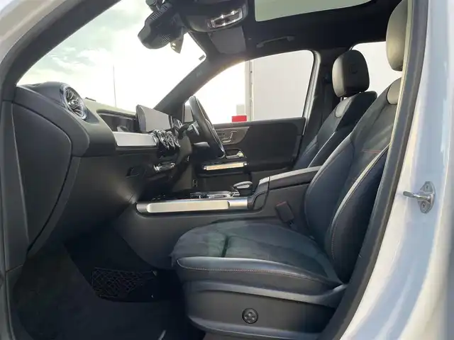 メルセデス・ベンツ ＧＬＢ２００ｄ AMGライン 東京都 2020(令2)年 3.6万km デジタルホワイト サンルーフ/純正ナビ（フルセグTV・Bluetooth・USB・AppleCarPlay・AndoroidoAuto）/アダプティブクルーズコントロール/パーキングアシスト/バックカメラ/全方位カメラ/BSM/ビルトインETC2.0/前席パワーシート/前席シートヒーター/電動リアゲート/コーナーセンサー/横滑り防止装置/衝突軽減ブレーキ/レーンキープアシスト/LEDオートライト/オートハイビーム/ルーフレール/純正フロアマット/3列シート/ハーフレザーシート/スマートキー/プッシュスタート/スペアキーｘ１/ターボ/アイドリングストップ