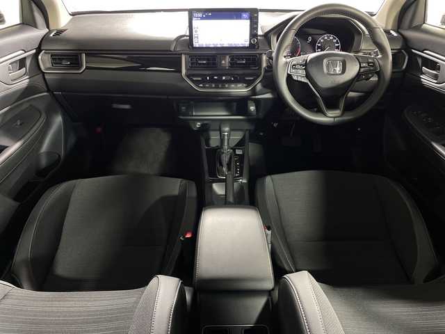 ホンダ ＷＲ－Ｖ Z 神奈川県 2024(令6)年 1万km メテオロイドグレーメタリック 純正９型ディスプレイオーディオ【DG5-1017946】/フルセグ　Bluetooth　USB　AM FM　AppleCarPlay　Androidauto/バックカメラ/ホンダセンシング/衝突軽減ブレーキ/後方誤発進抑制機能/歩行者事故低減ステアリング/路外逸脱抑制機能/車線維持支援システム/標識認識機能/パーキングセンサーシステム/誤発進抑制機能/近距離衝突軽減ブレーキ/アダブティブクルーズコントロール/先行車発進お知らせ機能/オートハイビーム/革巻きステアリング/パドルシフト/合皮/ファブリックコンビシート/純正ビルトインETC2.0/純正前後ドライブレコーダー/プッシュスタート/スマートキー/LEDヘッド/フォグランプ/オートライト/純正17インチアルミホイール/純正リアスポイラー