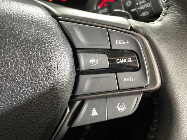 ホンダ ＷＲ－Ｖ Z 神奈川県 2024(令6)年 1万km メテオロイドグレーメタリック 純正９型ディスプレイオーディオ【DG5-1017946】/フルセグ　Bluetooth　USB　AM FM　AppleCarPlay　Androidauto/バックカメラ/ホンダセンシング/衝突軽減ブレーキ/後方誤発進抑制機能/歩行者事故低減ステアリング/路外逸脱抑制機能/車線維持支援システム/標識認識機能/パーキングセンサーシステム/誤発進抑制機能/近距離衝突軽減ブレーキ/アダブティブクルーズコントロール/先行車発進お知らせ機能/オートハイビーム/革巻きステアリング/パドルシフト/合皮/ファブリックコンビシート/純正ビルトインETC2.0/純正前後ドライブレコーダー/プッシュスタート/スマートキー/LEDヘッド/フォグランプ/オートライト/純正17インチアルミホイール/純正リアスポイラー