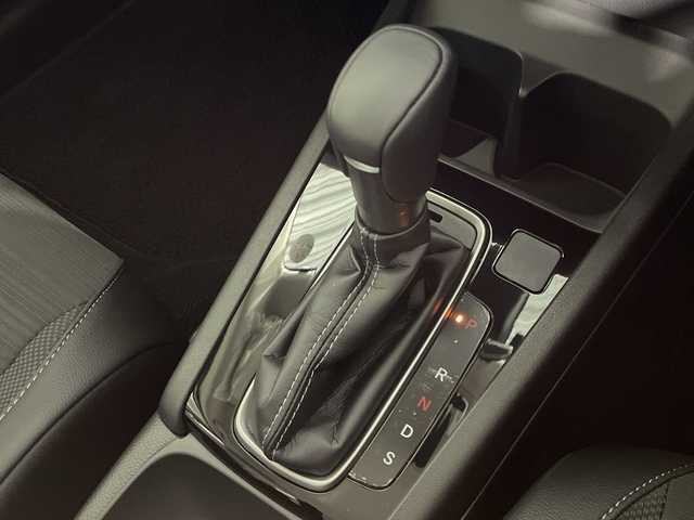 ホンダ ＷＲ－Ｖ Z 神奈川県 2024(令6)年 1万km メテオロイドグレーメタリック 純正９型ディスプレイオーディオ【DG5-1017946】/フルセグ　Bluetooth　USB　AM FM　AppleCarPlay　Androidauto/バックカメラ/ホンダセンシング/衝突軽減ブレーキ/後方誤発進抑制機能/歩行者事故低減ステアリング/路外逸脱抑制機能/車線維持支援システム/標識認識機能/パーキングセンサーシステム/誤発進抑制機能/近距離衝突軽減ブレーキ/アダブティブクルーズコントロール/先行車発進お知らせ機能/オートハイビーム/革巻きステアリング/パドルシフト/合皮/ファブリックコンビシート/純正ビルトインETC2.0/純正前後ドライブレコーダー/プッシュスタート/スマートキー/LEDヘッド/フォグランプ/オートライト/純正17インチアルミホイール/純正リアスポイラー