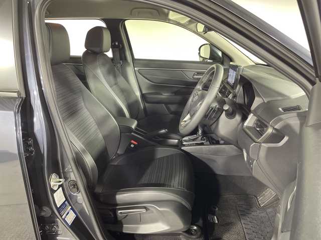 ホンダ ＷＲ－Ｖ Z 神奈川県 2024(令6)年 1万km メテオロイドグレーメタリック 純正９型ディスプレイオーディオ【DG5-1017946】/フルセグ　Bluetooth　USB　AM FM　AppleCarPlay　Androidauto/バックカメラ/ホンダセンシング/衝突軽減ブレーキ/後方誤発進抑制機能/歩行者事故低減ステアリング/路外逸脱抑制機能/車線維持支援システム/標識認識機能/パーキングセンサーシステム/誤発進抑制機能/近距離衝突軽減ブレーキ/アダブティブクルーズコントロール/先行車発進お知らせ機能/オートハイビーム/革巻きステアリング/パドルシフト/合皮/ファブリックコンビシート/純正ビルトインETC2.0/純正前後ドライブレコーダー/プッシュスタート/スマートキー/LEDヘッド/フォグランプ/オートライト/純正17インチアルミホイール/純正リアスポイラー