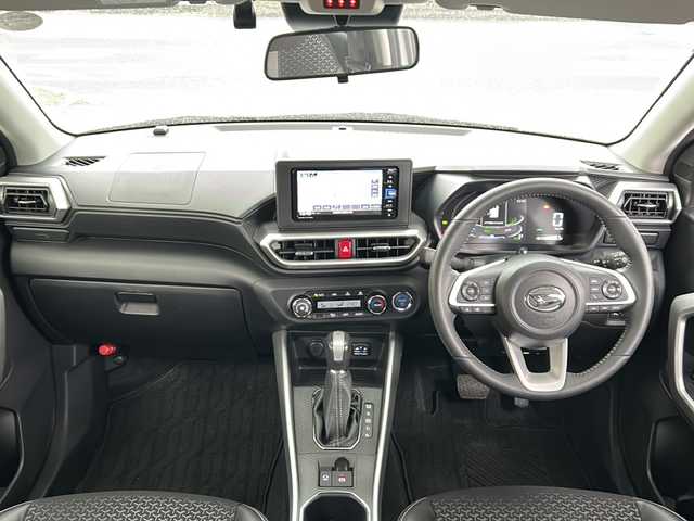 ダイハツ ロッキー プレミアム G HEV 兵庫県 2022(令4)年 0.9万km ブラックマイカメタリック/シャイニングホワイトパール 登録時距離8141km/ワンオーナー/2トーンカラー（ブラックルーフ/ブラックリアスポイラー/ブラックドアミラー）/純正ナビ/フルセグTV/バックカメラ/モデリスタエアロ（F/S/Rアンダー）/スマートアシスト/アダプティブクルーズコントロール/ドライブレコーダー/ETC/オートレベリング機能付LEDヘッドランプ/LEDシーケンシャルターンランプ/LEDフォグランプ/LEDイルミネーションランプ/LEDリアフォグランプ/コーナーセンサー/合皮ハーフレザーシート/シートヒーター（D席N席）/保証書/取説/スペアキー/純正フロアマット/社外AWスタッドレスタイヤ4本積込