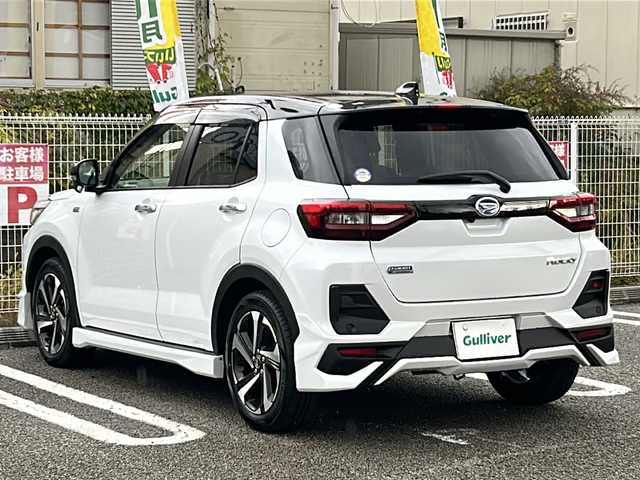ダイハツ ロッキー プレミアム G HEV 兵庫県 2022(令4)年 0.9万km ブラックマイカメタリック/シャイニングホワイトパール 登録時距離8141km/ワンオーナー/2トーンカラー（ブラックルーフ/ブラックリアスポイラー/ブラックドアミラー）/純正ナビ/フルセグTV/バックカメラ/モデリスタエアロ（F/S/Rアンダー）/スマートアシスト/アダプティブクルーズコントロール/ドライブレコーダー/ETC/オートレベリング機能付LEDヘッドランプ/LEDシーケンシャルターンランプ/LEDフォグランプ/LEDイルミネーションランプ/LEDリアフォグランプ/コーナーセンサー/合皮ハーフレザーシート/シートヒーター（D席N席）/保証書/取説/スペアキー/純正フロアマット/社外AWスタッドレスタイヤ4本積込