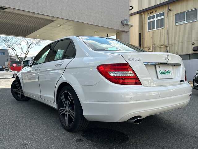 メルセデス・ベンツ Ｃ１８０ アバンギャルド 福岡県 2014(平26)年 5.1万km 白 純正ナビ/純正フロアマット/TV（ワンセグ）/Bluetooth/USBメモリー/ハンズフリー/オートライト/クルーズコントロール/電動格納ミラー/パワーシート（運転席/助手席）/HDD/CD/プッシュスタート/パーキングセンサー/レーンキープアシスト/横滑り防止/プリクラッシュ