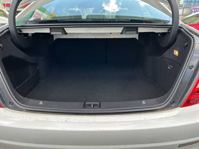 メルセデス・ベンツ Ｃ１８０ アバンギャルド 福岡県 2014(平26)年 5.1万km 白 純正ナビ/純正フロアマット/TV（ワンセグ）/Bluetooth/USBメモリー/ハンズフリー/オートライト/クルーズコントロール/電動格納ミラー/パワーシート（運転席/助手席）/HDD/CD/プッシュスタート/パーキングセンサー/レーンキープアシスト/横滑り防止/プリクラッシュ