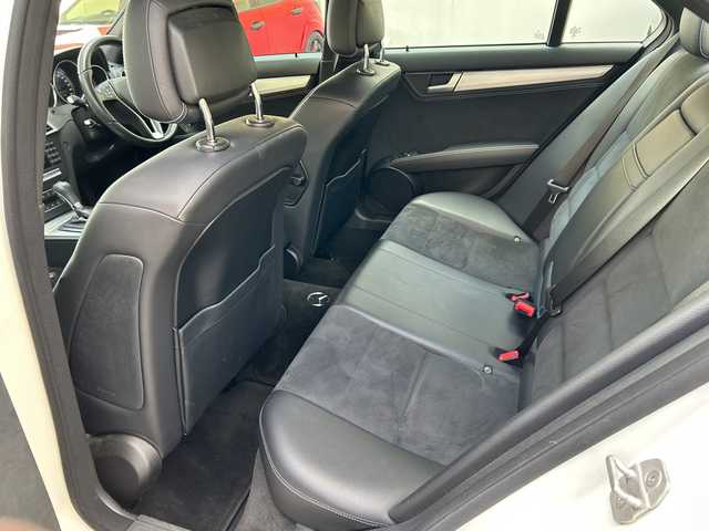 メルセデス・ベンツ Ｃ１８０ アバンギャルド 福岡県 2014(平26)年 5.1万km 白 純正ナビ/純正フロアマット/TV（ワンセグ）/Bluetooth/USBメモリー/ハンズフリー/オートライト/クルーズコントロール/電動格納ミラー/パワーシート（運転席/助手席）/HDD/CD/プッシュスタート/パーキングセンサー/レーンキープアシスト/横滑り防止/プリクラッシュ