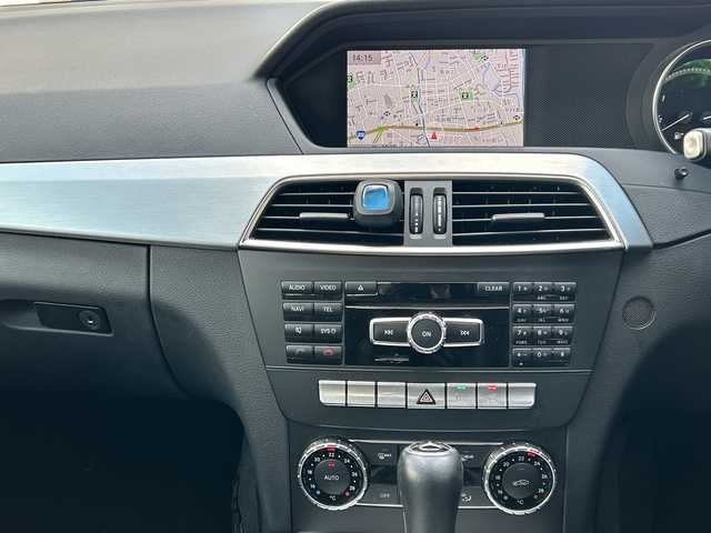 メルセデス・ベンツ Ｃ１８０ アバンギャルド 福岡県 2014(平26)年 5.1万km 白 純正ナビ/純正フロアマット/TV（ワンセグ）/Bluetooth/USBメモリー/ハンズフリー/オートライト/クルーズコントロール/電動格納ミラー/パワーシート（運転席/助手席）/HDD/CD/プッシュスタート/パーキングセンサー/レーンキープアシスト/横滑り防止/プリクラッシュ