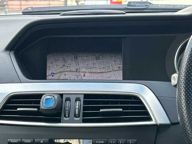 メルセデス・ベンツ Ｃ１８０ アバンギャルド 福岡県 2014(平26)年 5.1万km 白 純正ナビ/純正フロアマット/TV（ワンセグ）/Bluetooth/USBメモリー/ハンズフリー/オートライト/クルーズコントロール/電動格納ミラー/パワーシート（運転席/助手席）/HDD/CD/プッシュスタート/パーキングセンサー/レーンキープアシスト/横滑り防止/プリクラッシュ