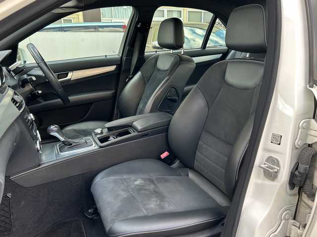 メルセデス・ベンツ Ｃ１８０ アバンギャルド 福岡県 2014(平26)年 5.1万km 白 純正ナビ/純正フロアマット/TV（ワンセグ）/Bluetooth/USBメモリー/ハンズフリー/オートライト/クルーズコントロール/電動格納ミラー/パワーシート（運転席/助手席）/HDD/CD/プッシュスタート/パーキングセンサー/レーンキープアシスト/横滑り防止/プリクラッシュ