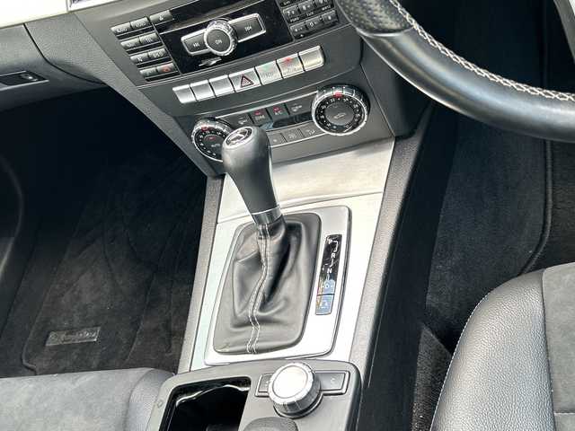 メルセデス・ベンツ Ｃ１８０ アバンギャルド 福岡県 2014(平26)年 5.1万km 白 純正ナビ/純正フロアマット/TV（ワンセグ）/Bluetooth/USBメモリー/ハンズフリー/オートライト/クルーズコントロール/電動格納ミラー/パワーシート（運転席/助手席）/HDD/CD/プッシュスタート/パーキングセンサー/レーンキープアシスト/横滑り防止/プリクラッシュ