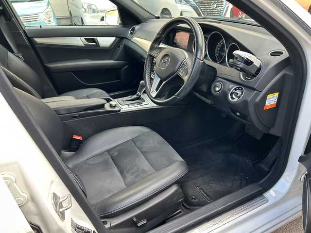 メルセデス・ベンツ Ｃ１８０ アバンギャルド 福岡県 2014(平26)年 5.1万km 白 純正ナビ/純正フロアマット/TV（ワンセグ）/Bluetooth/USBメモリー/ハンズフリー/オートライト/クルーズコントロール/電動格納ミラー/パワーシート（運転席/助手席）/HDD/CD/プッシュスタート/パーキングセンサー/レーンキープアシスト/横滑り防止/プリクラッシュ