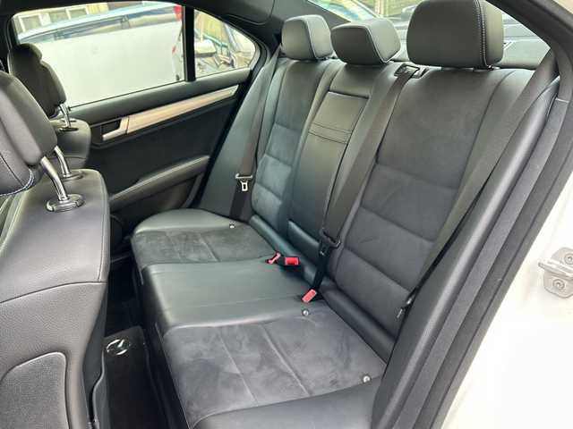 メルセデス・ベンツ Ｃ１８０ アバンギャルド 福岡県 2014(平26)年 5.1万km 白 純正ナビ/純正フロアマット/TV（ワンセグ）/Bluetooth/USBメモリー/ハンズフリー/オートライト/クルーズコントロール/電動格納ミラー/パワーシート（運転席/助手席）/HDD/CD/プッシュスタート/パーキングセンサー/レーンキープアシスト/横滑り防止/プリクラッシュ