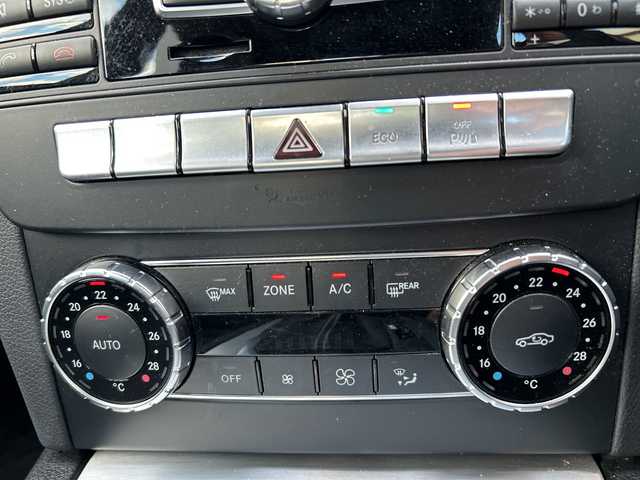 メルセデス・ベンツ Ｃ１８０ アバンギャルド 福岡県 2014(平26)年 5.1万km 白 純正ナビ/純正フロアマット/TV（ワンセグ）/Bluetooth/USBメモリー/ハンズフリー/オートライト/クルーズコントロール/電動格納ミラー/パワーシート（運転席/助手席）/HDD/CD/プッシュスタート/パーキングセンサー/レーンキープアシスト/横滑り防止/プリクラッシュ