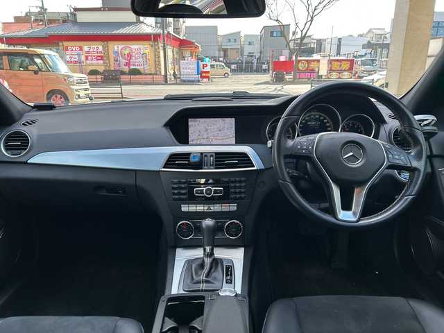 メルセデス・ベンツ Ｃ１８０ アバンギャルド 福岡県 2014(平26)年 5.1万km 白 純正ナビ/純正フロアマット/TV（ワンセグ）/Bluetooth/USBメモリー/ハンズフリー/オートライト/クルーズコントロール/電動格納ミラー/パワーシート（運転席/助手席）/HDD/CD/プッシュスタート/パーキングセンサー/レーンキープアシスト/横滑り防止/プリクラッシュ