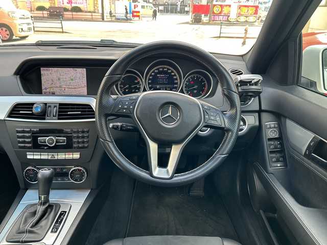 メルセデス・ベンツ Ｃ１８０ アバンギャルド 福岡県 2014(平26)年 5.1万km 白 純正ナビ/純正フロアマット/TV（ワンセグ）/Bluetooth/USBメモリー/ハンズフリー/オートライト/クルーズコントロール/電動格納ミラー/パワーシート（運転席/助手席）/HDD/CD/プッシュスタート/パーキングセンサー/レーンキープアシスト/横滑り防止/プリクラッシュ