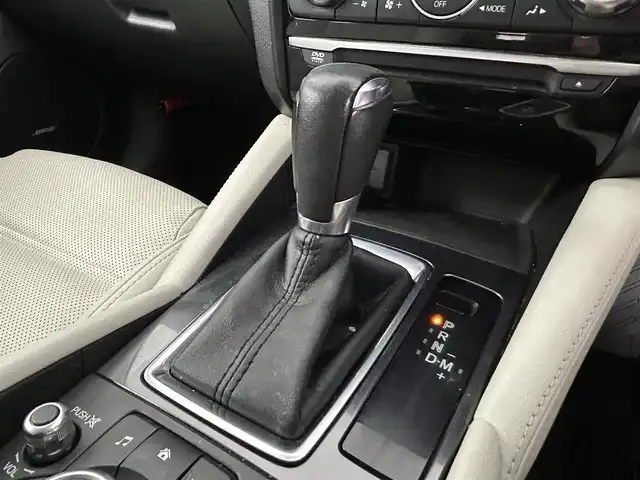 マツダ アテンザ ワゴン XD Lパッケージ 道央・札幌 2015(平27)年 6.9万km ディープクリスタルブルーマイカ ・４WD/・BOSEサウンド/・白レザーシート/・純正SDナビ/・CD/DVD/BT/フルセグ/AUX/USB/・バックカメラ/・ビルトインETC/・防眩ミラー/・HUD/・衝突軽減ブレーキ/・横滑り防止装置/・アダプティブクルーズコントロール/・レーンキープアシスト/・コーナーセンサー/・ブラインドスポットモニター/・アイドリングストップ/・パドルシフト/・LEDヘッドライト/・前後フォグ/・前席パワーシート/・D席シートメモリー/・前席シートヒーター