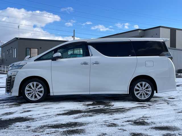 トヨタ ヴェルファイア Z 道央・札幌 2020(令2)年 14.6万km ホワイトパールクリスタルシャイン ４WD/ワンオーナー/純正Dオーディオ/CD/DVD/BT/フルセグ/トヨタセーフティセンス/プリクラッシュセーフティ/横滑り防止装置/レーダークルーズコントロール/レーンキープアシスト/パーキングアシスト/クリアランスソナー/パーキングサポートブレーキ/ロードサインアシスト/バックカメラ/ビルトインETC/ドライブレコーダー/アイドリングストップ/ECOMODE/両側パワースライドドア/レザーシートカバー/革巻きウッドコンビステアリング/ステアリングリモコン/AC100V/MTモード付AT/プッシュスタート/スマートキー/LEDヘッドライト/オートライト/オートマチックハイビーム/フォグランプ/電動格納ミラー/ウィンカーミラー/純正フロアマット/ドアバイザー/スペアキー