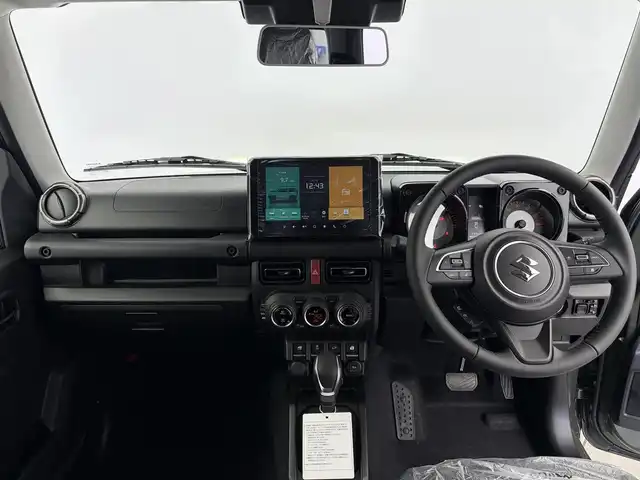 スズキ ジムニー XC 愛知県 2025(令7)年 0.1千km ジャングルグリーン 純正ディスプレイオーディオ/（Bluetooth/AM/FM/USB入力）/バックカメラ/シートヒーター/電動格納ミラー/フルフラット/LEDライト/ステアリングリモコン/ダウンヒルアシスト/コーナーセンサー/アダプティブクルーズコントロール/衝突軽減システム/純正AW