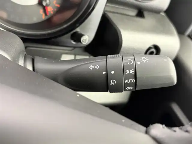 スズキ ジムニー XC 愛知県 2025(令7)年 0.1千km ジャングルグリーン 純正ディスプレイオーディオ/（Bluetooth/AM/FM/USB入力）/バックカメラ/シートヒーター/電動格納ミラー/フルフラット/LEDライト/ステアリングリモコン/ダウンヒルアシスト/コーナーセンサー/アダプティブクルーズコントロール/衝突軽減システム/純正AW