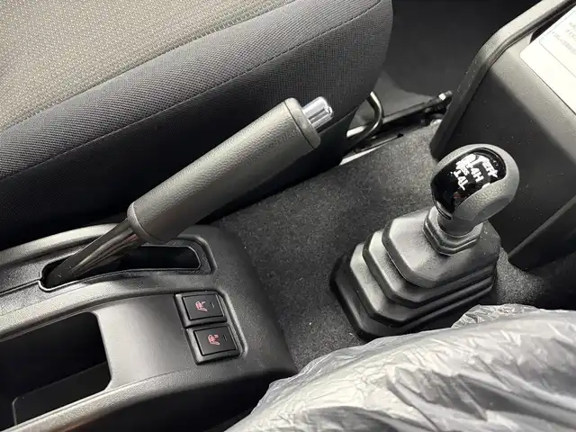 スズキ ジムニー XC 愛知県 2025(令7)年 0.1千km ジャングルグリーン 純正ディスプレイオーディオ/（Bluetooth/AM/FM/USB入力）/バックカメラ/シートヒーター/電動格納ミラー/フルフラット/LEDライト/ステアリングリモコン/ダウンヒルアシスト/コーナーセンサー/アダプティブクルーズコントロール/衝突軽減システム/純正AW